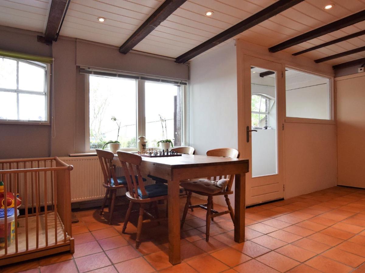 Quaint Farmhouse Near River In Oosterwijk Leerdam Exterior foto